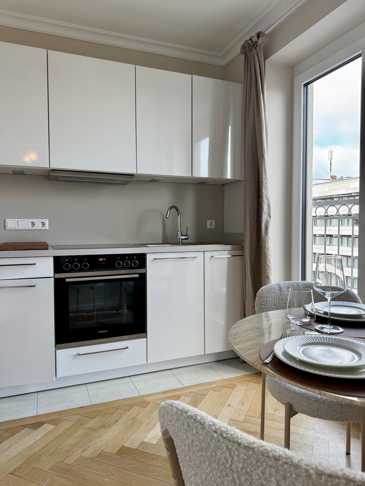 CLS: Modern city apartment in Hamburg, Smart TV, WLAN