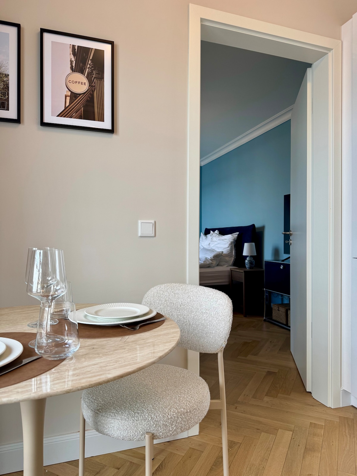 CLS: Modern city apartment in Hamburg, Smart TV, WLAN