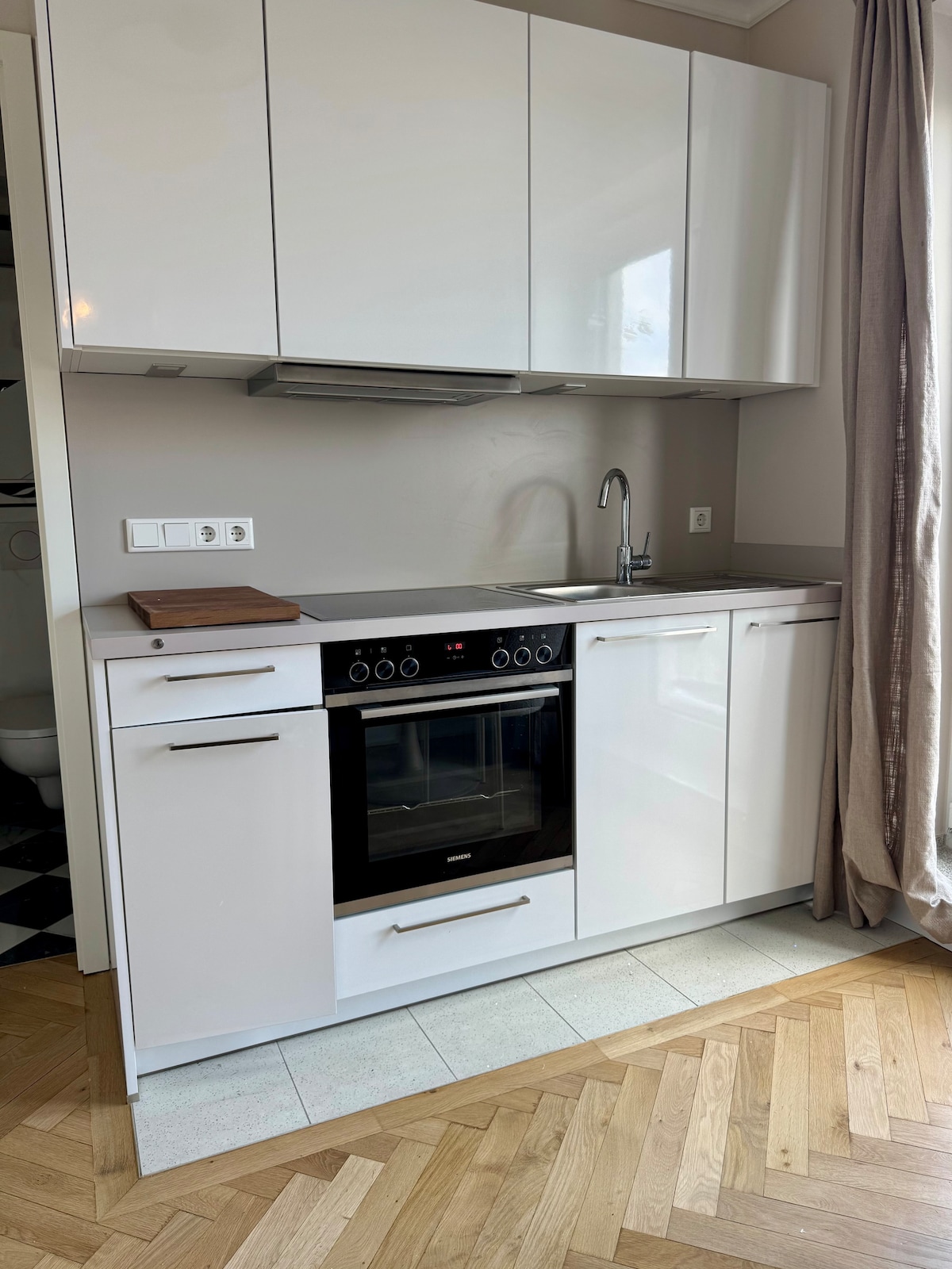 CLS: Modern city apartment in Hamburg, Smart TV, WLAN