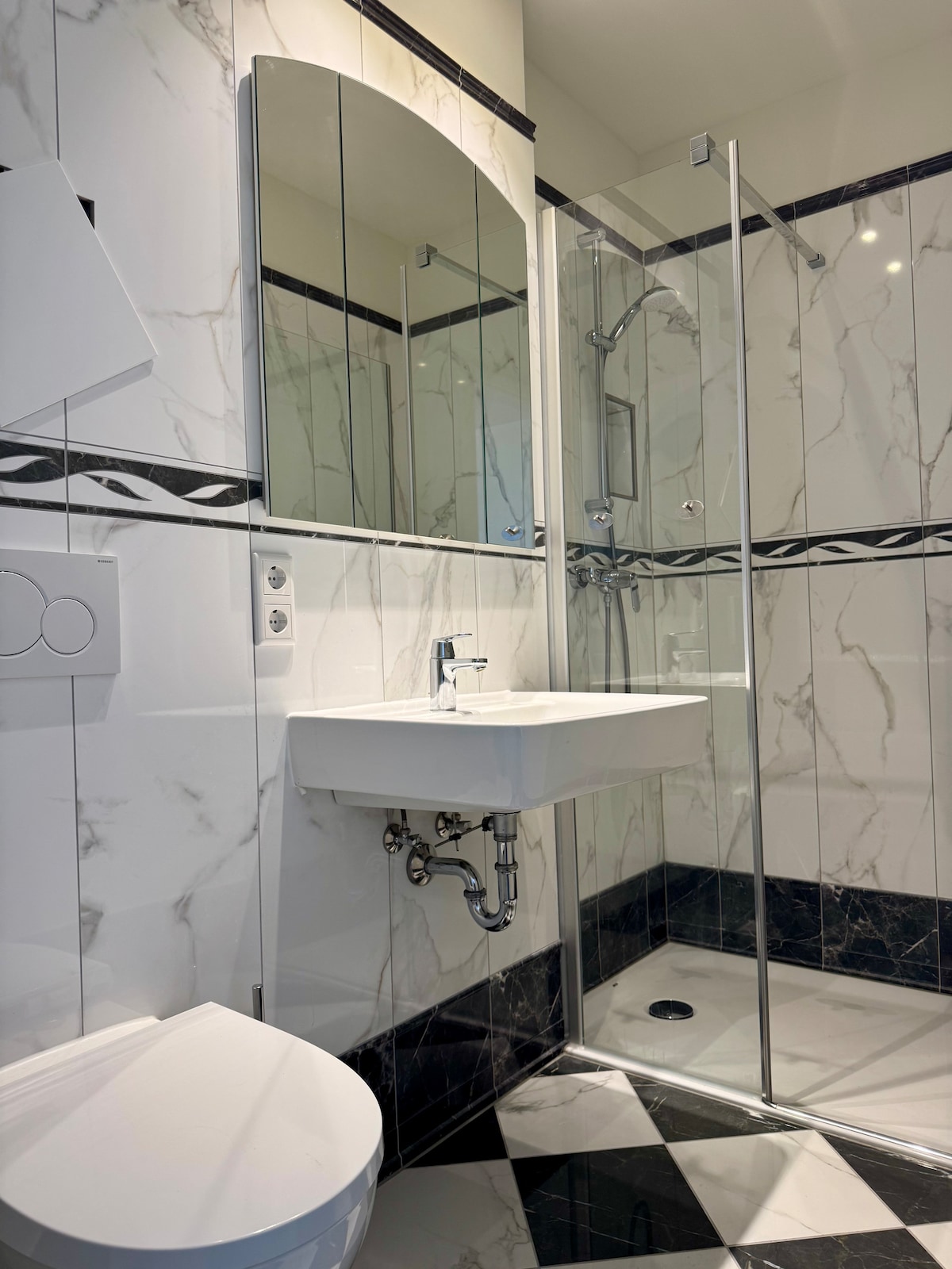 CLS: Modern city apartment in Hamburg, Smart TV, WLAN