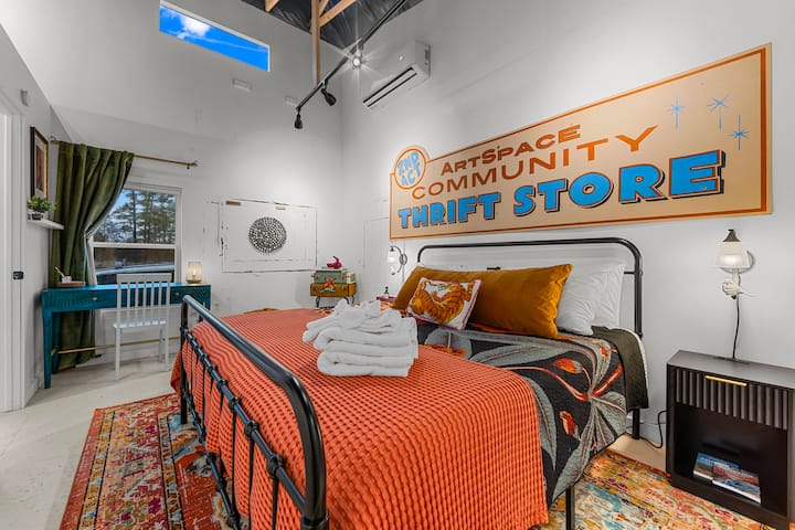 Art Studio | Unique, Country, Quiet + Dog Friendly - Weaverville, NC