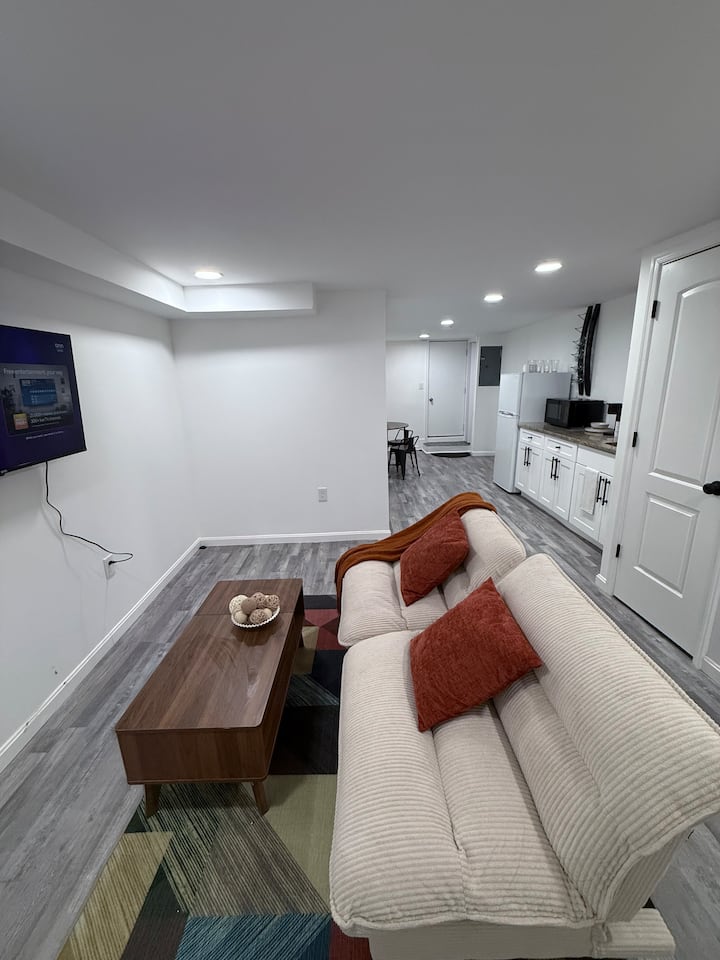 Private Studio W/ Parking Near Fells Point - Essex, MD