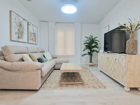 Anuncio de Airbnb popular: Elegant new apartment in downtown wifi AC en Sevilla