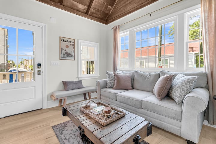 Chs Cottage - Historic Charm Meets Modern Style - Charleston, SC