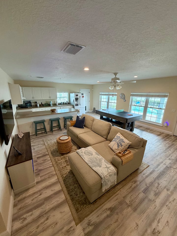 Riverside Retreat With Pool - Holiday, FL