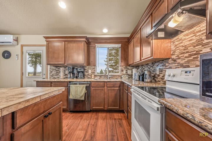 Happy Valley Home 6 Beds+ Game Room! - Portland, OR