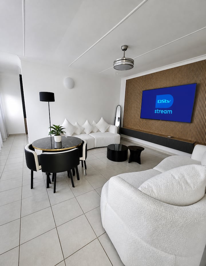 Entire Home | 6 Guests | Braai Area | Jacuzzi - Rustenburg