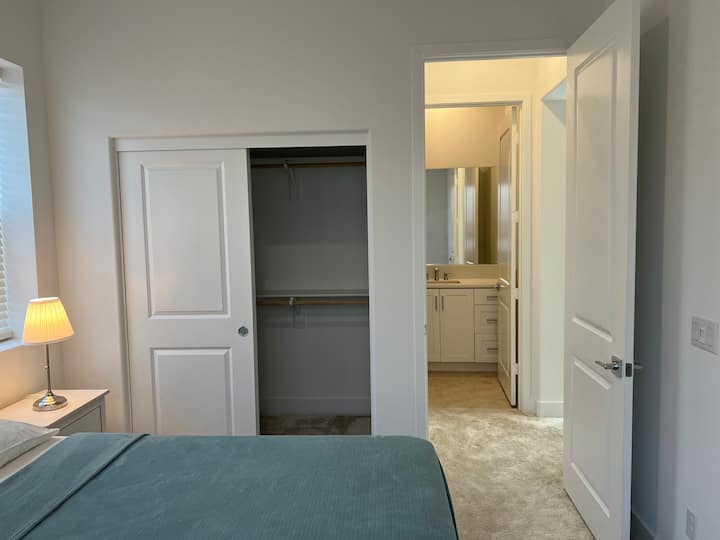Private Entrance & - Lake Forest, CA