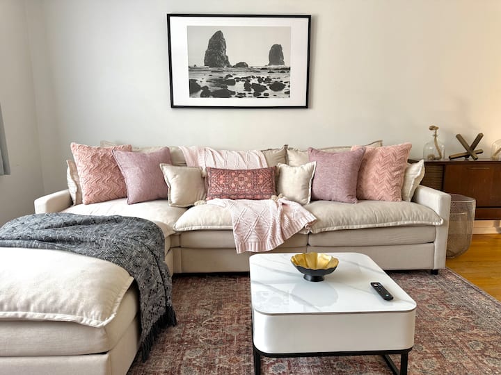 Cozy & Spacious | One Bedroom | Beltline | Kingbed - Calgary