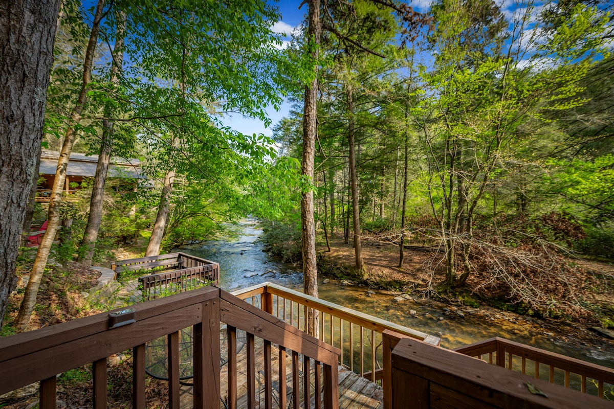 Big Bear Falls- Riverfront, Pet Friendly, Hot Tub - Cabins for