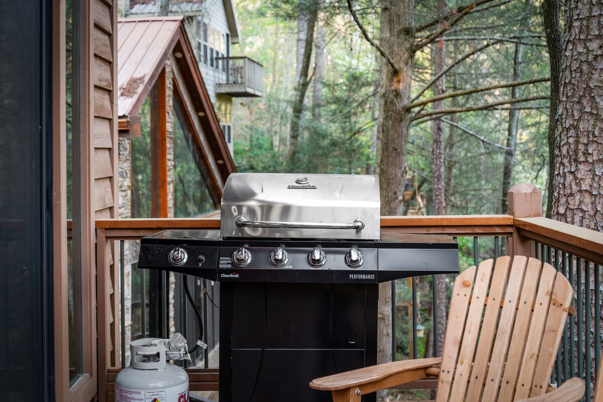 Big Bear Falls- Riverfront, Pet Friendly, Hot Tub - Cabins for
