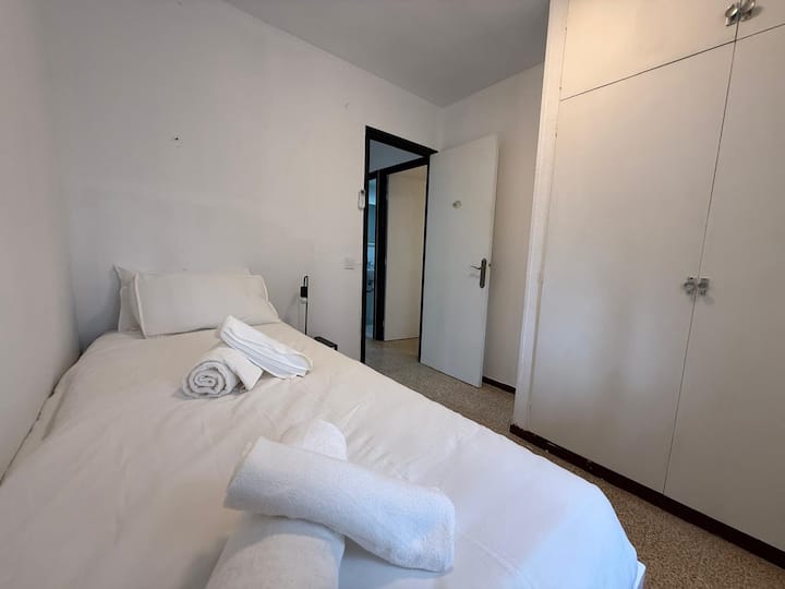 Dormitorio 2 con acceso al balcón interior.