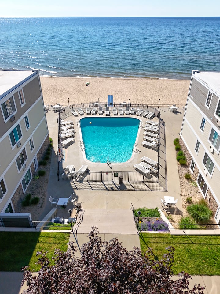 Lakefront Luxury Condo W/association Beach & Pool - 사우스 해븐