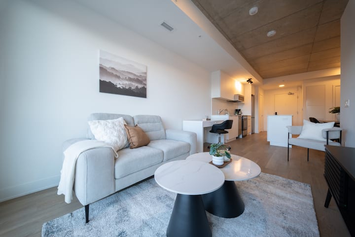 Carlton West Modern Living | Designer 1br - Ottawa