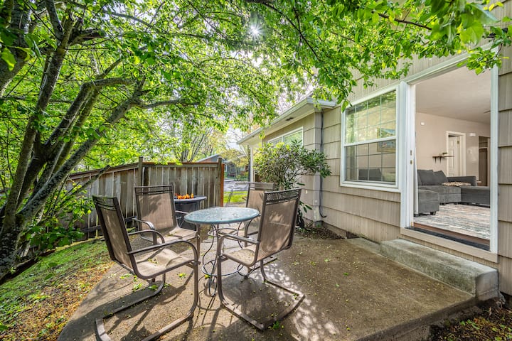 Spacious 5br Retreat W/ Fire Pit + Bbq Patio - Eugene, OR