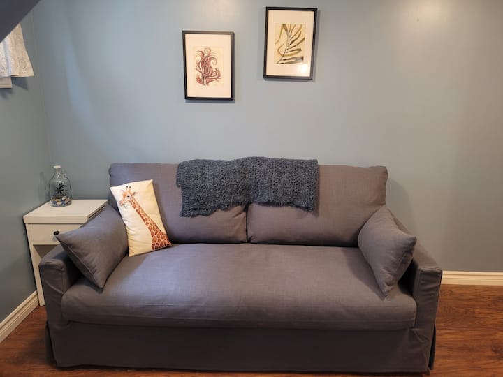 Vintage Modern Gem In East City - Peterborough