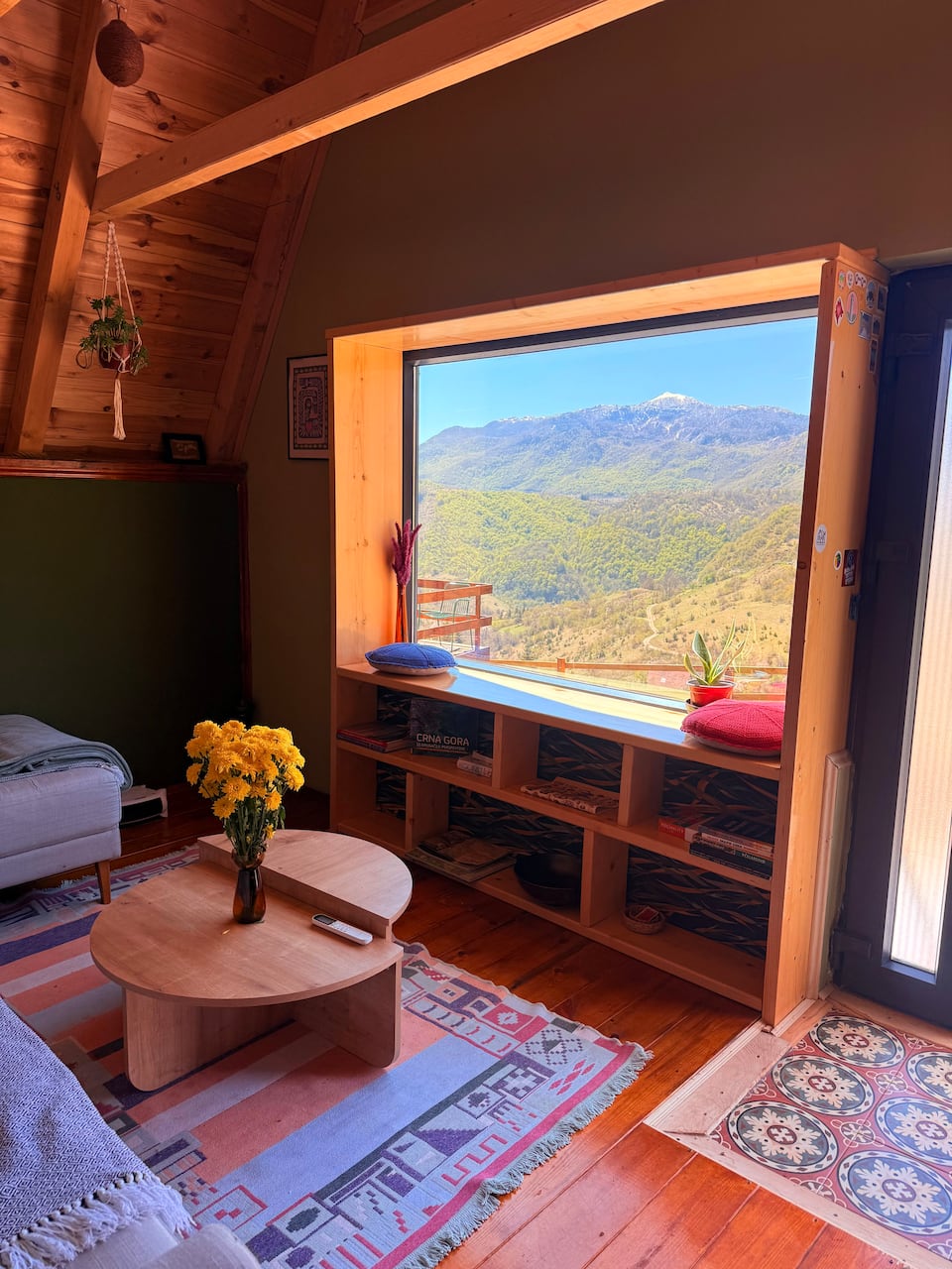 A hand-built cabin above a Montenegrin canyon, Pošćenje, Montenegro, photo 5 of 10