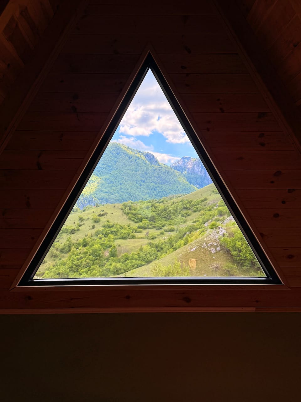 A hand-built cabin above a Montenegrin canyon, Pošćenje, Montenegro, photo 9 of 10