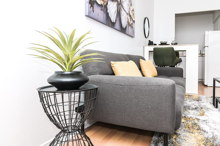 Urban Chic Studio | Downtown Montreal Living - Montreal