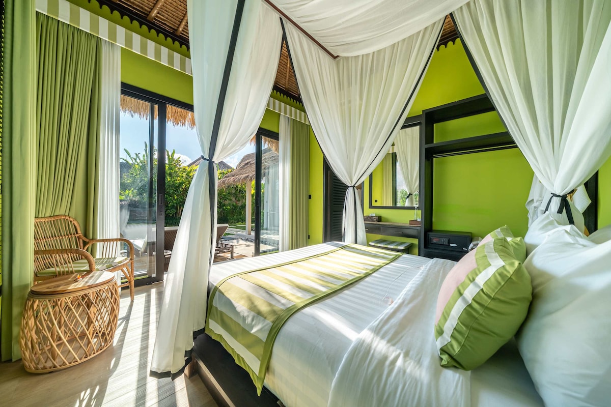 Villa in Kecamatan Ubud · ★5.0 · 2 bedrooms · 2 beds · 2 baths รายการ Airbnb เปรียบเทียบ