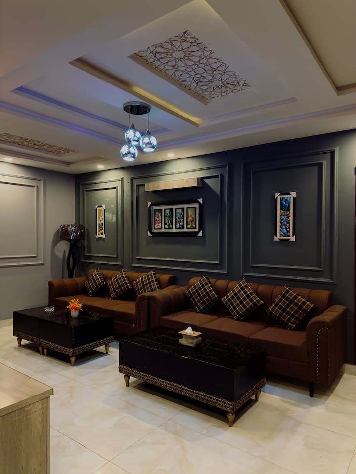 Eiffel | Evo Mark | Luxe 1 Bhk | Bahira Town Lhr - ラホール