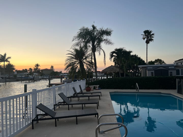 Waterfront Pool Home • Walk To Spb • Sleeps 10 - St. Pete Beach, FL