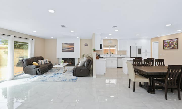 Spacious 5br Home In Huntington Beach - Huntington Beach, CA
