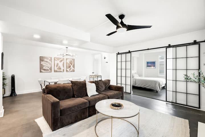 Chic & Bright Wash Park Condo | Walk Everywhere - Denver, CO