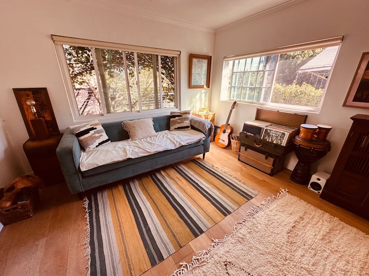Bocca Al Lupo - Eclectic Artist Pad In Hip La Hood - Los Angeles, CA