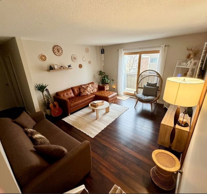 Cozy Townhouse Near Everything In Saskatoon - Saskatoon