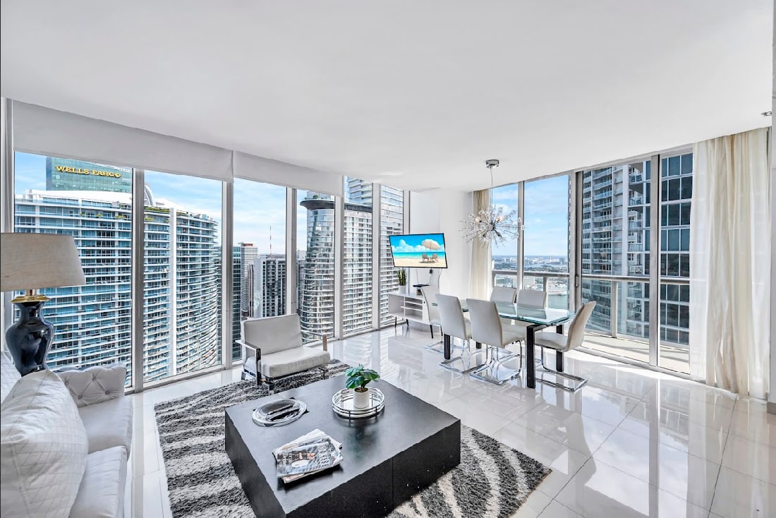 Luxora Lifestyle 2 BR 49th Floor Ocean Views