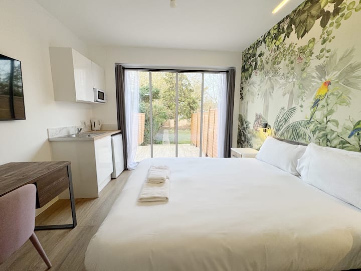 S3 Bright Ensuite Studio W/ Private Garden Terrace - Central London
