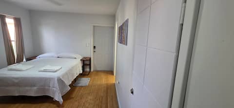 Top Airbnb: Comfort & Private Studio/Near Mall in Sunrise