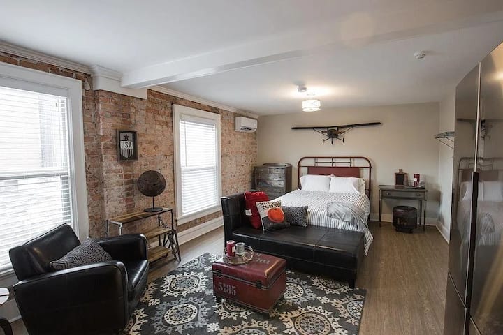 Historic Downtown Studio With Exposed Brick - Spokane, WA