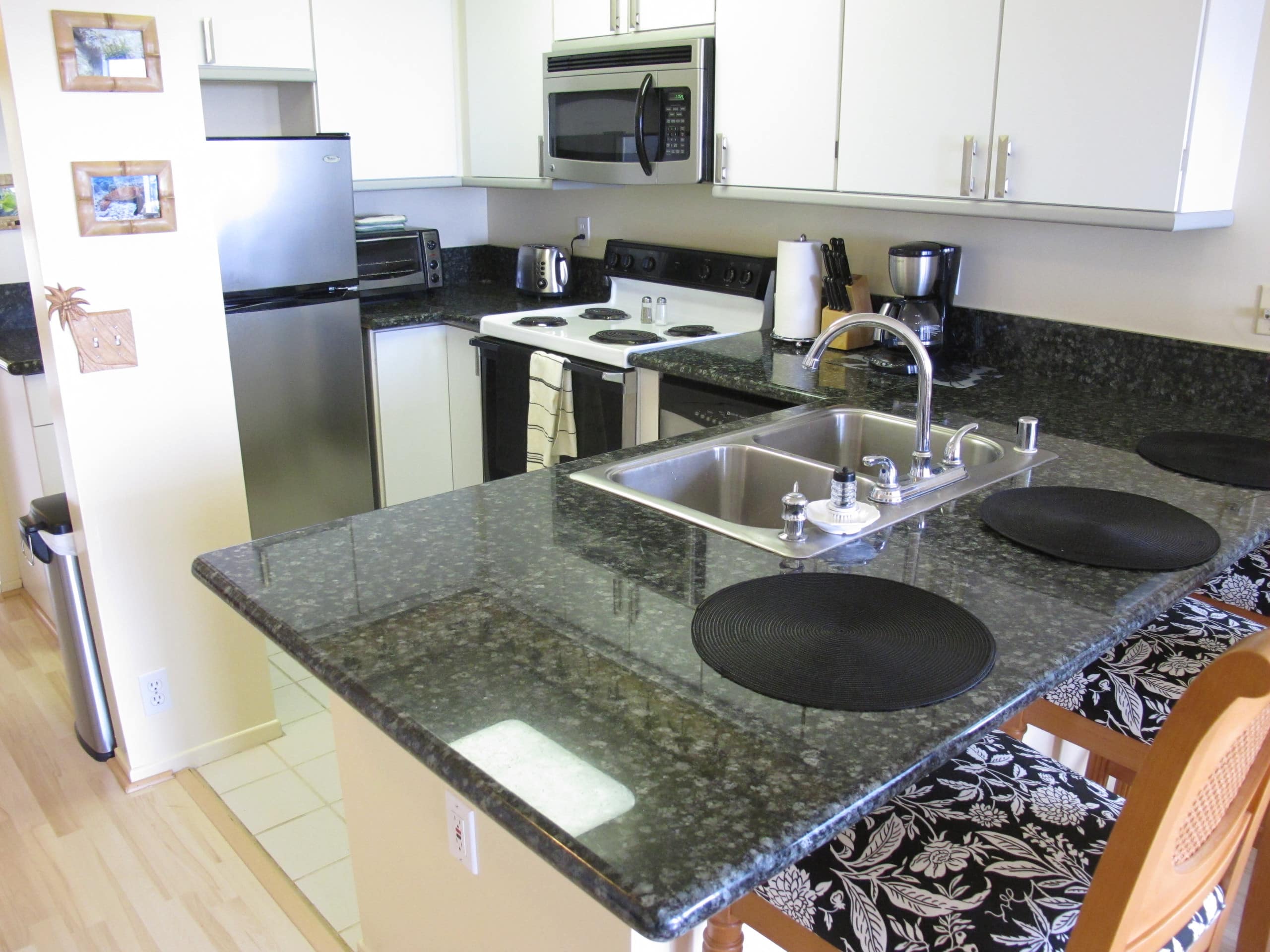 3 bedroom, 3 bath ocean view getaway - Photo 1