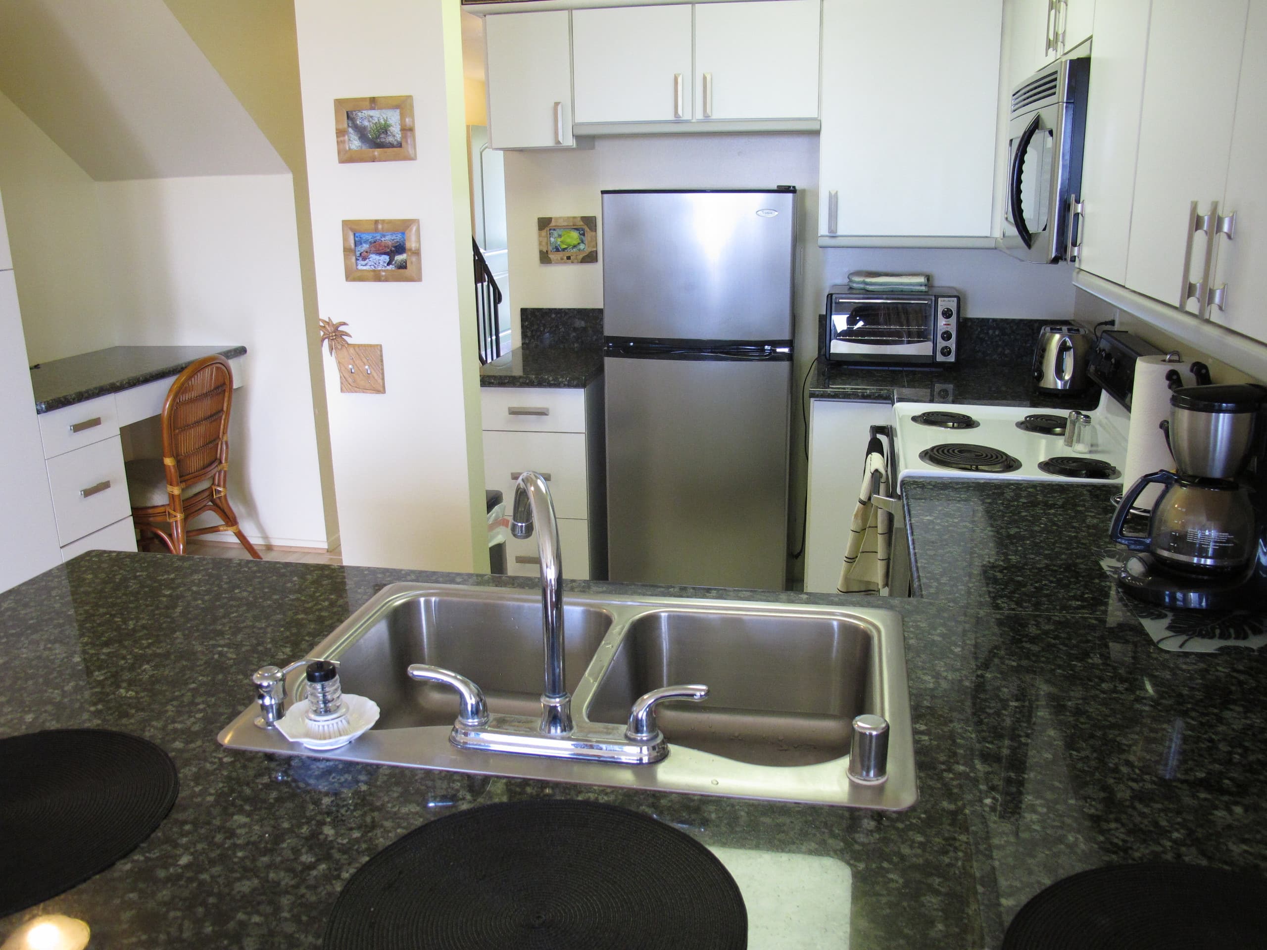 3 bedroom, 3 bath ocean view getaway - Photo 2