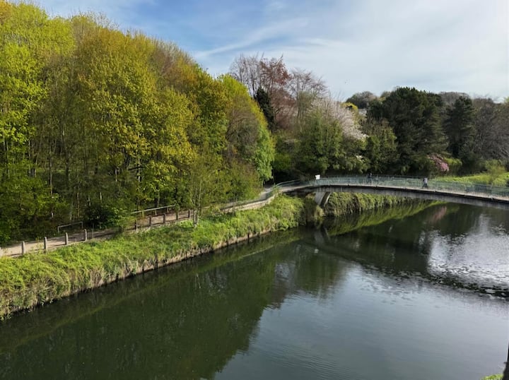 City Centre Riverview 4 Storey 4br Terrace House - Durham