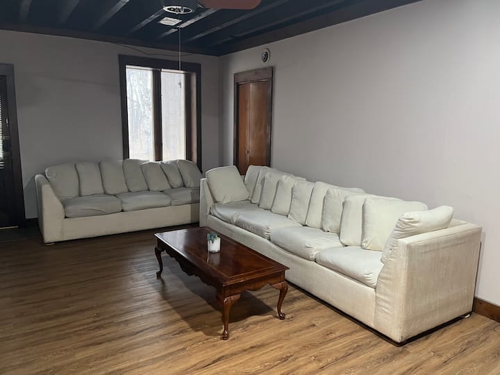 Rustic Getaway, Woodsy Area Private Main Level - Rockford, IL