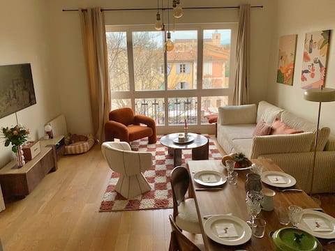 Popular Airbnb listing: Duplex with views of Sorgue, Collegiate Church and Ventoux in L'isle Sur La Sorgue