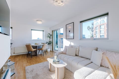 Top Airbnb: Stylish MCR 1BR Apt | Etihad | Coop Live | Parking in Ancoats