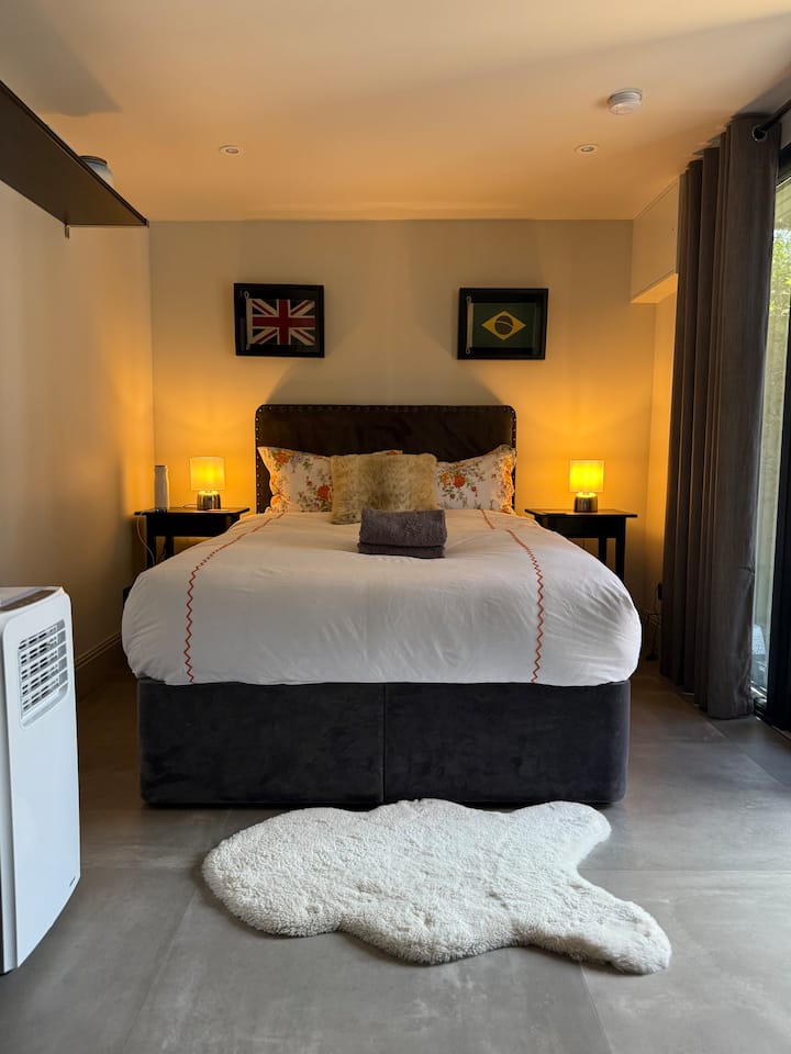 Modern Summer House | Private & Self-contained - Aylesbury