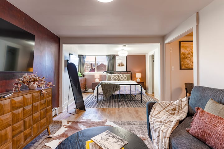 Walkable Downtown + Stunning Mountain Views - Seward, AK