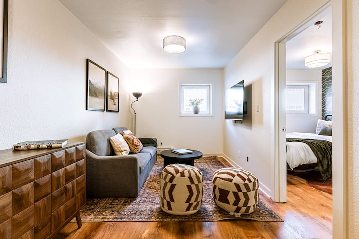 2 Blocks From The Bay- Historic Apartment Downtown - Seward, AK