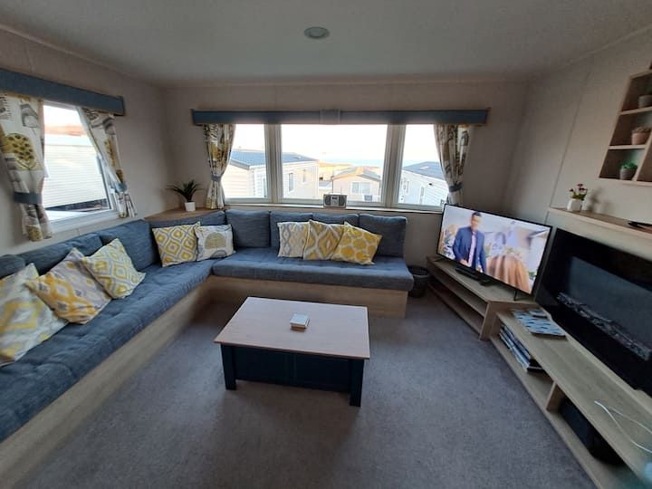 3 Bedroom Caravan Ramp Side Decking On Karo Place - Sidmouth