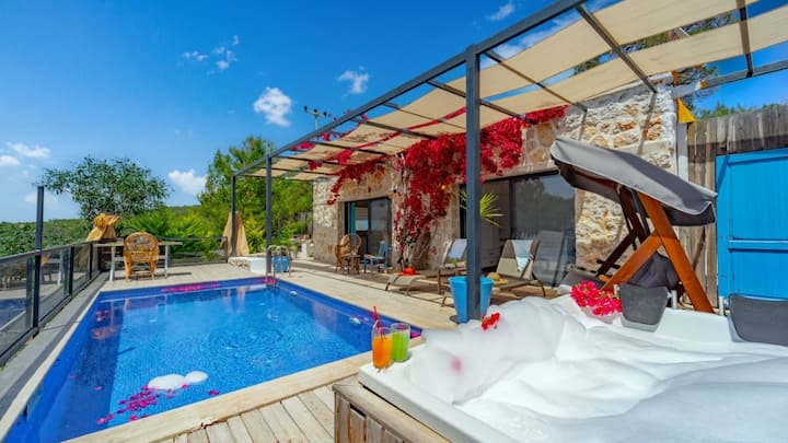 Kalkan Patara'da Deniz Manzaralı Korunaklı Havuzlu - Kalkan