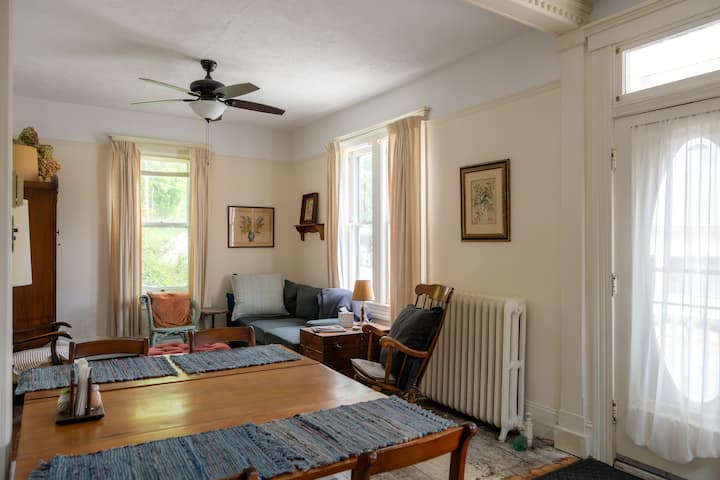 Charming Historic Farmhouse Overlooking Monterey! - Monterey, VA