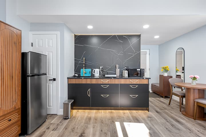 Chic Modern Studio | Near Umass - Shrewsbury, MA
