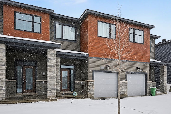 Modern & Spacious 3br Home | Free Parking & Wi-fi - Ottawa