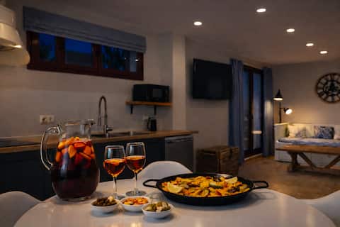 Anuncio de Airbnb popular: Luxury Panoramic Sea View Studio ~ Marbella Hills en Benahavís