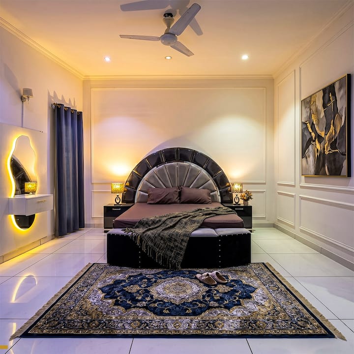 Beautiful Big Independent House - Karachi